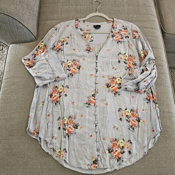 torrid Tops - Torrid Gray Floral Boho Casual Button Up Top Size 2X
